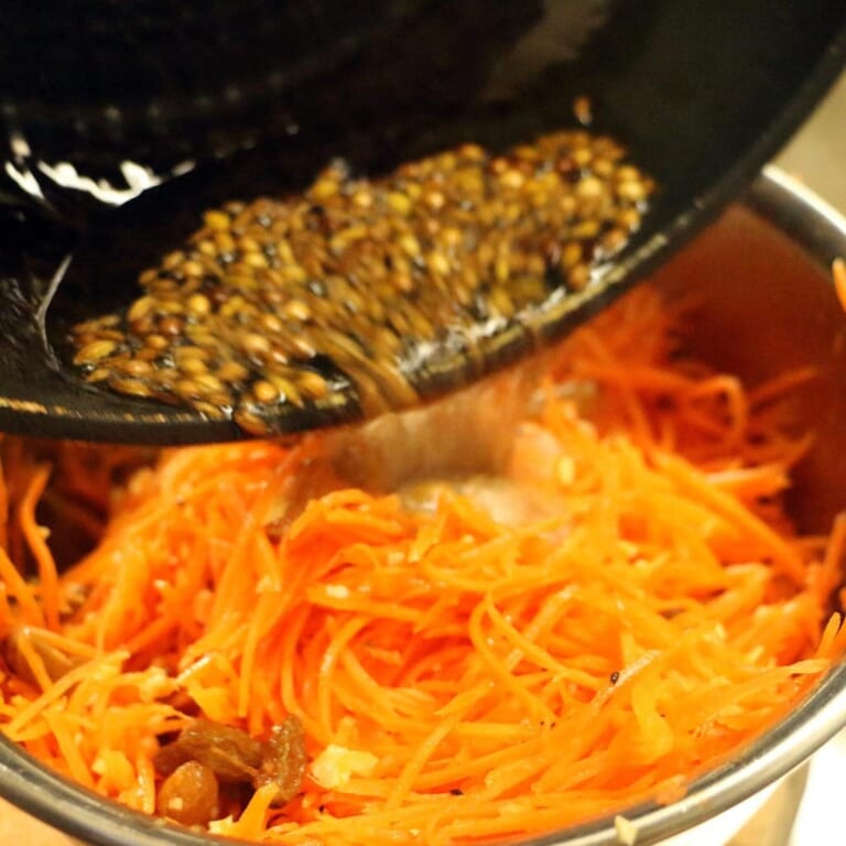 手順 5: スパイスAを、食材にまぜます。 お皿に盛り付けて完成です！