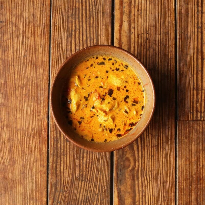 うま味バターチキンカレーのレシピ｜本格スパイスで作るインド の完成写真