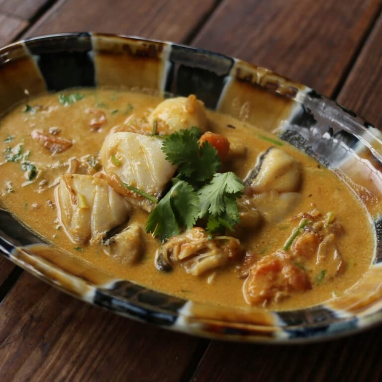 カレー粉で作るフィッシュカレーのレシピ|南インド風魚カレー