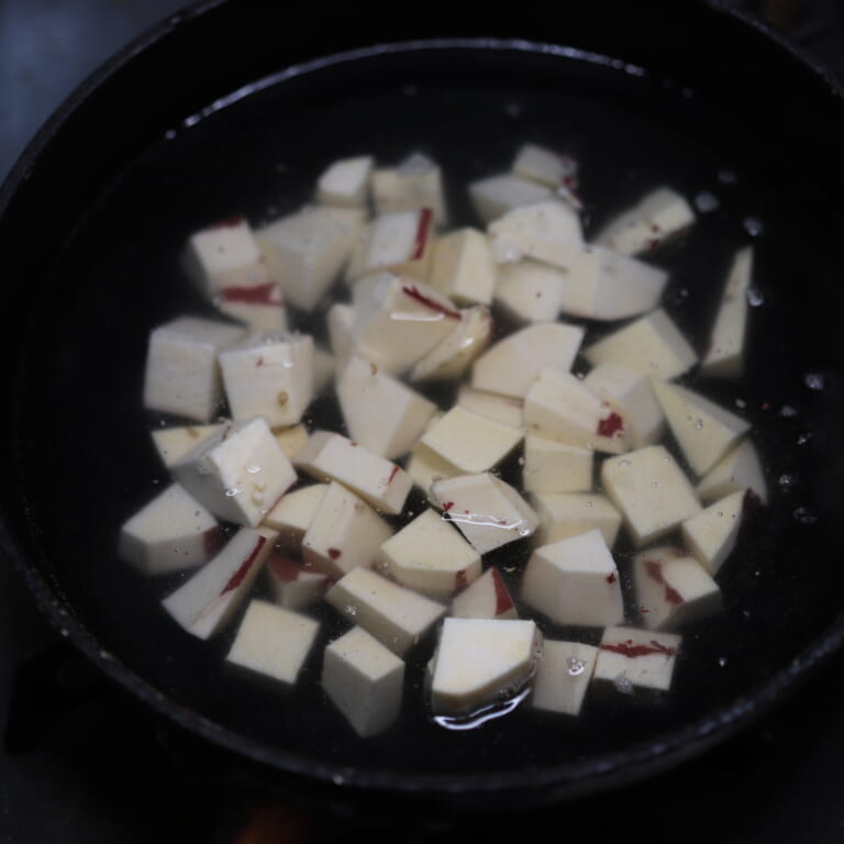 手順 1: サツマイモを好みの硬さに茹でておく。