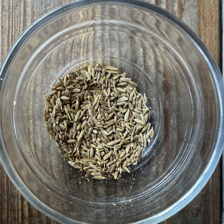 手順 1: スパイスAを軽く叩いておく。