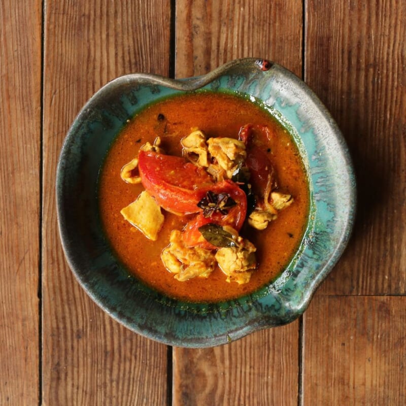 梅チキンカレーのレシピ｜梅干しで作るさっぱりスパイスカレー の完成写真