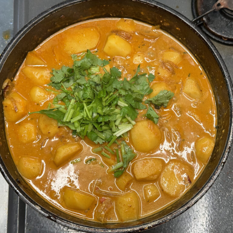 手順 6: 仕上げにパクチーを加える。