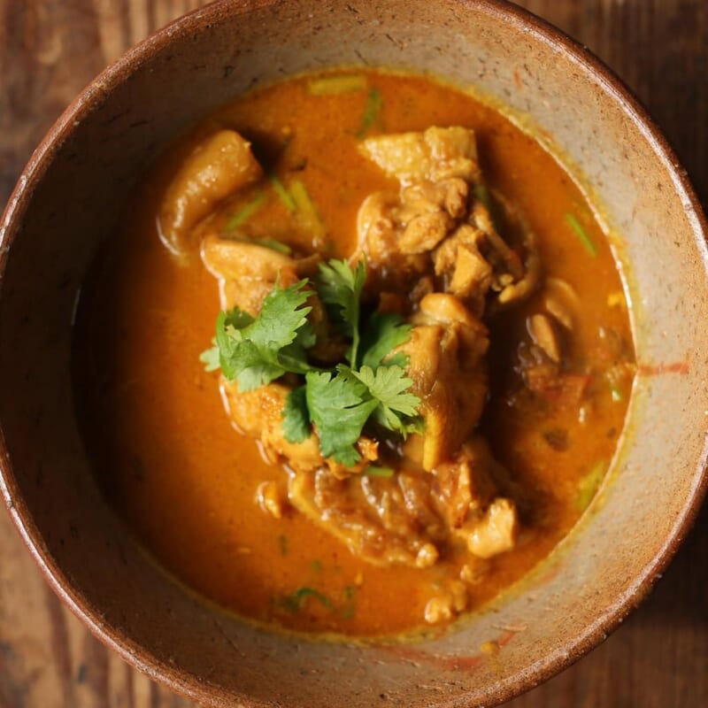 カレー粉で作るチキンカレーのレシピ｜アナン印で本格インド料理 の完成写真