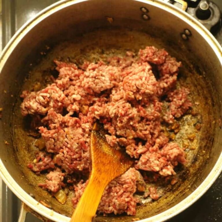 手順 5: ひき肉を加え、火が通るまでよく炒める。