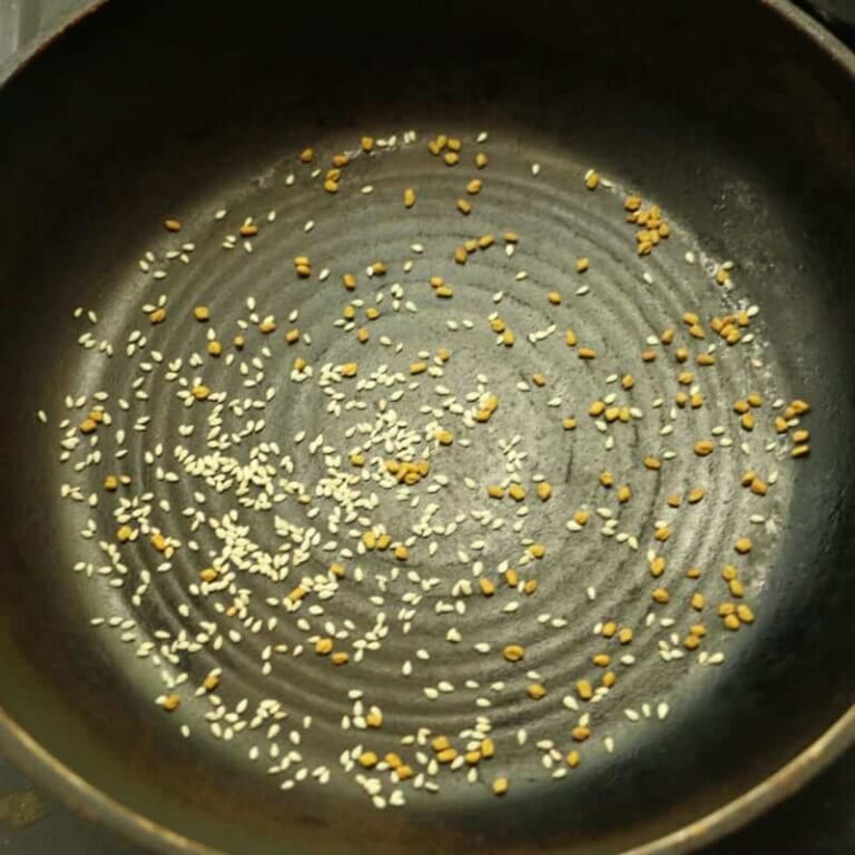 手順 1: スパイスAを軽く煎り、ミルサーなどで粉にしておきます。