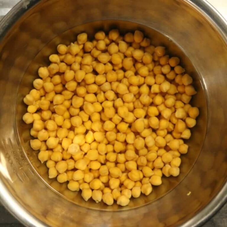 手順 1: ひよこ豆を水で3時間〜8時間つけておく。