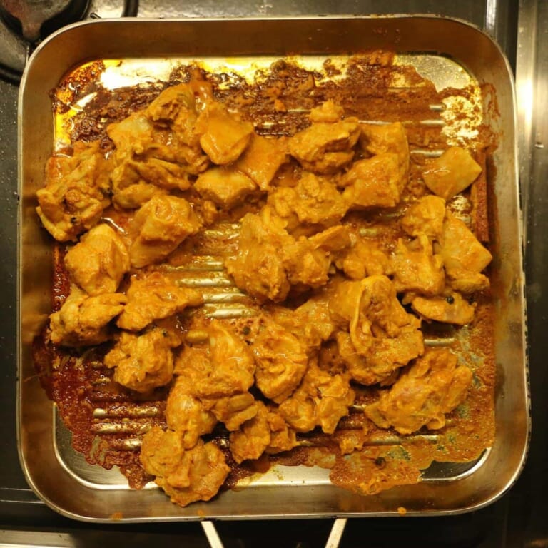手順 3: 鶏肉にしっかりと火が通っていたらレモンをかけて盛り付ける