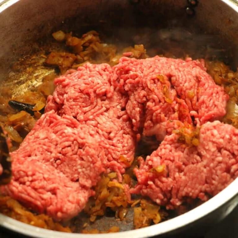 手順 4: お肉を加え全体に火が通るまでしっかり炒める。
