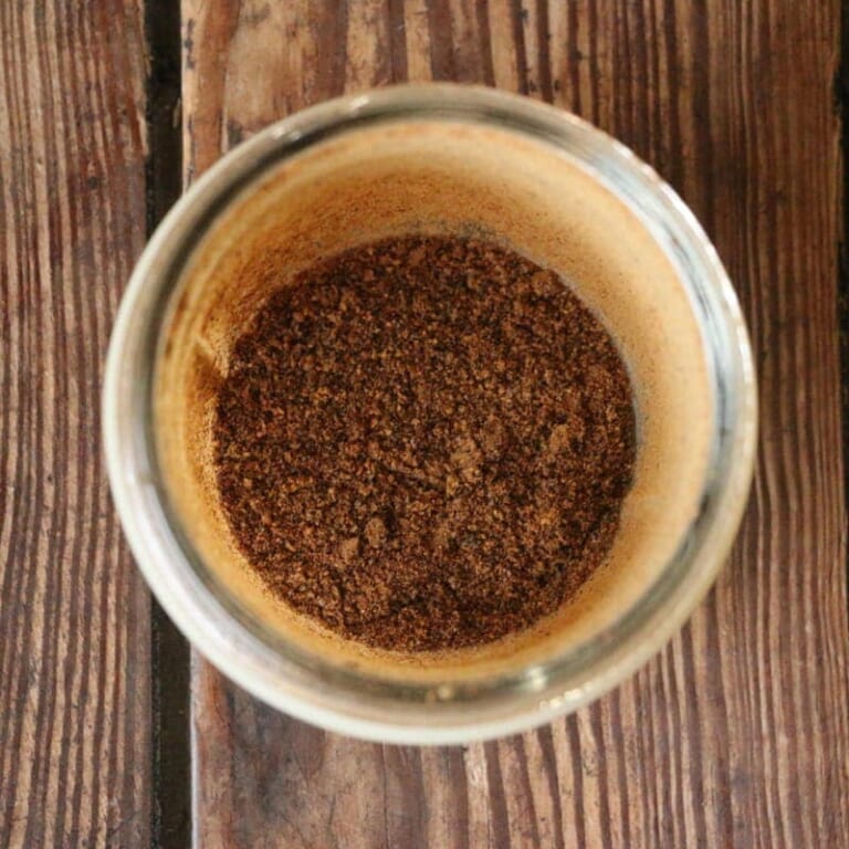 手順 6: 香りが出てきたら少し冷ましてからミルサーでパウダーにする。