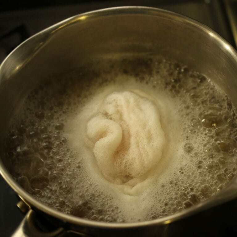 手順 1: ひよこ豆をひと晩つけておき、たっぷりの水に少々塩(ともに分量外)を入れたもので茹でておく。(食べやすい硬さまで)