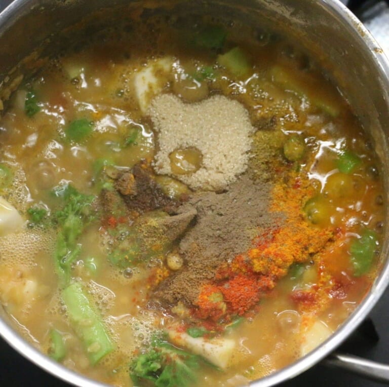 手順 5: スパイスBと塩を加える。必要であれば加水する。