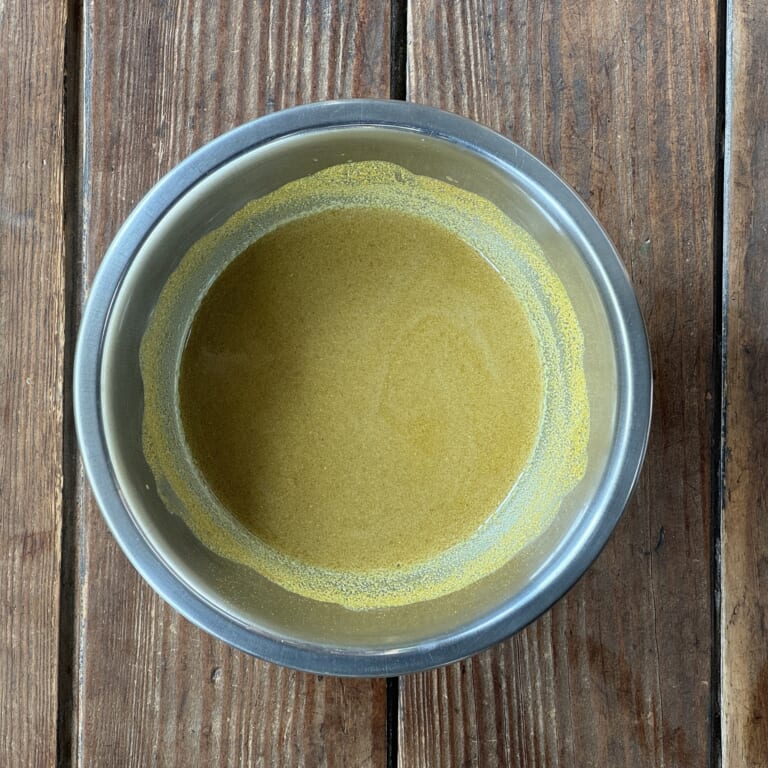 手順 1: スパイスC（パウダースパイス）を水（100ml）によくといておく。