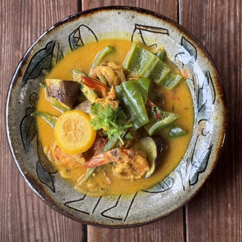 夏野菜とエビのサローナのレシピ｜夏向けアラブ風スープカレー の完成写真