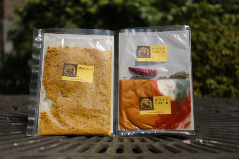 カレーブック 中身 — スパイスミックスとカレーフレーク