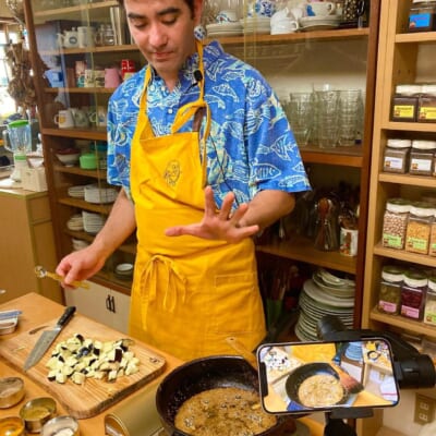 料理教室で教えるメタ・バラッツ