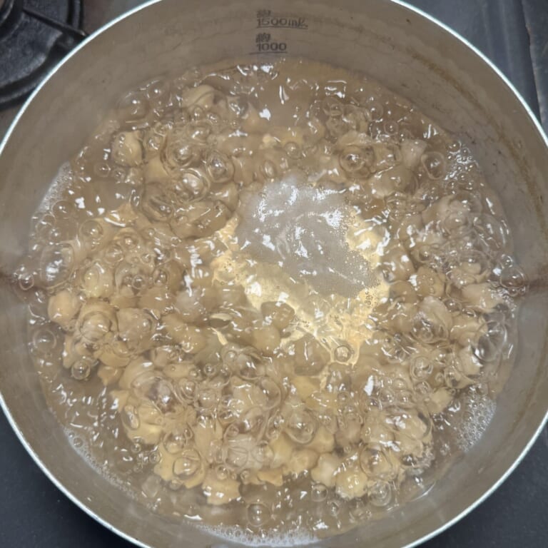 手順 2: ひよこ豆を食べられる硬さになるまで茹でておく。(水分量外)