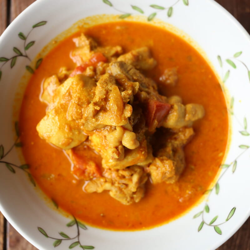 旅先チキンカレーのレシピ|カレーブックで作る本格スパイス煮込み の完成写真