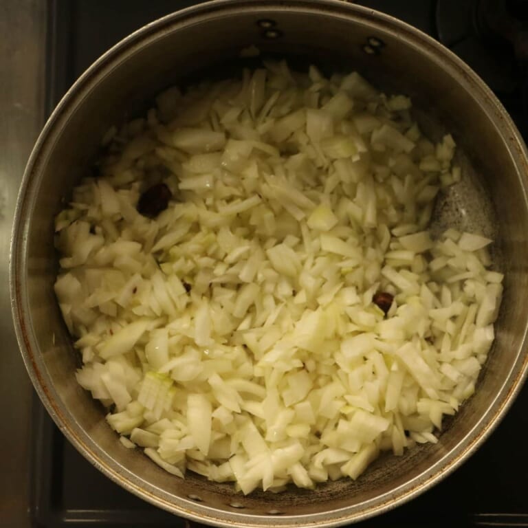 手順 1: 全ての材料をミキサーなどに加え混ぜ合わせる。