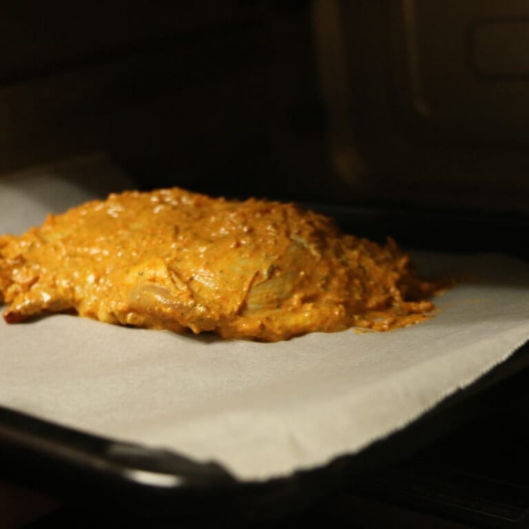 手順 3: 180度に温めたオーブン又はフライパンで約20分焼きます。 (鶏肉のサイズによって、異なります。)