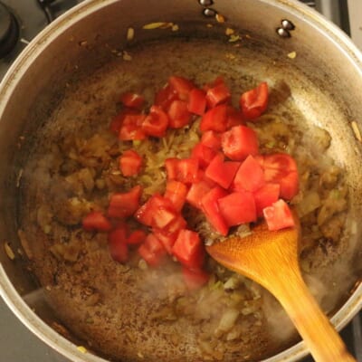 コリアンダーチキンカレートマト追加