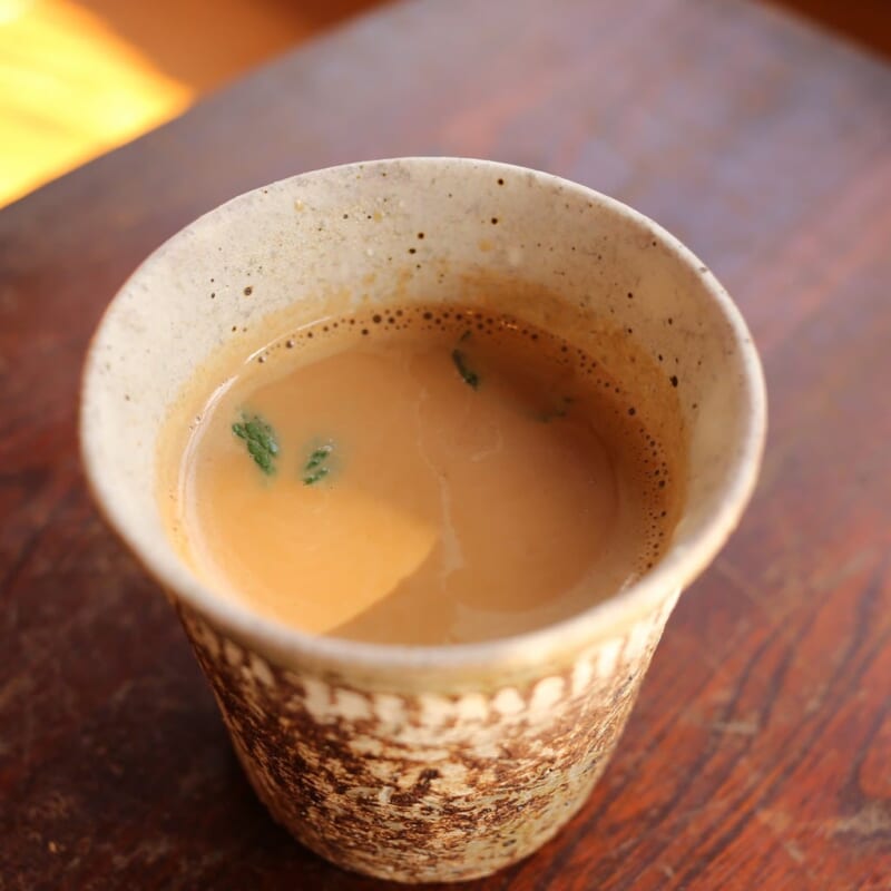 飲み物とのペアリング — チャイ・酒・スパイスドリンク